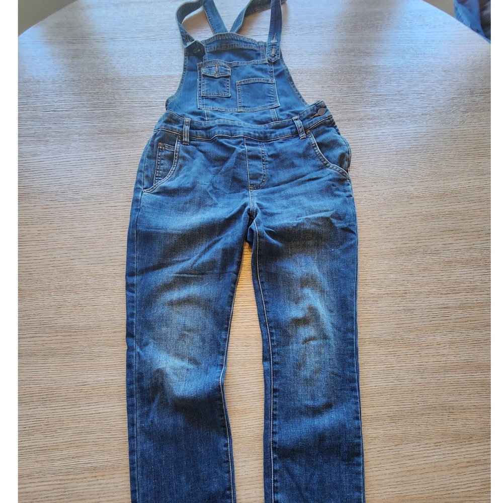 Free People Slim fit Denim Overalls.
IndieSleek Whimsigoth CozyCasual
Boho